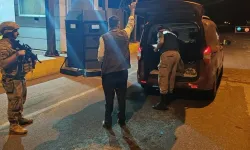 Ağrı’da Huzur ve Güven Uygulamasında 3 Aranan Şahıs ile 7 Düzensiz Göçmen Yakalandı