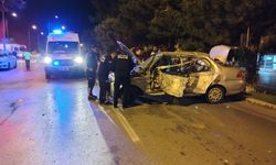 Isparta’da kontrolden çıkan otomobil refüje çarptı; 1 yaralı