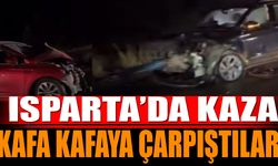 Isparta'da otomobiller kafa kafaya çarpıştı