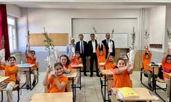 Yenişarbademli’de Öğrencilere Fidan Dağıtıldı