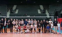Denizli Kadın Voleybol Takımı’ndan Güçlü Başlangıç
