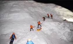 Everest'te kar fırtınasında mahsur kalan dağcılar kurtarıldı mı?