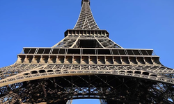 Eyfel Kulesi yıkılıyor mu? Paris’ten gelen görüntüler olay yarattı!