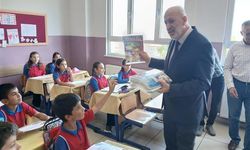 İl Müftüsü Biçer'den Minik Öğrencilere Anlamlı Hediye