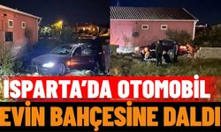 Isparta’da otomobil evin bahçesine daldı