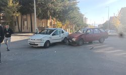 Sürücü Dikkatsizliği Kazayı Beraberinde Getirdi; 1 Yaralı