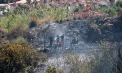 Alanya’da Korkutan Yangın: Villalara Sıçramadan Kontrol Altına Alındı