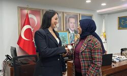 AK Parti Isparta Kadın Kolları’na Rus Asıllı Yeni Üye: Anna Bıçak’a Rozet Töreni