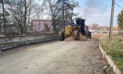 Isparta Aliköy’de Bozulan Yollar Onarılıyor