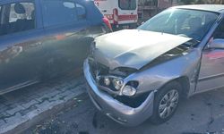 Hızırbey’de trafik kazası: Araçlarda maddi hasar oluştu