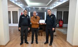 İl Emniyet Müdürü Bildirici’den emekli personele plaket