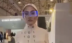 İran’ın ‘Yapay Zeka’ Gösterisi Büyük Fiyasko: Robotlar Maskeli İnsan Çıktı