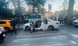 Isparta’da Lüks Araçlar Aynı Şeritte Çarpıştı