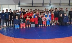 Isparta’da okul sporları güreş heyecanı başladı