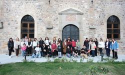 ISUBÜ Öğrencileri “Annelerin Mis Çocukları” Etkinliğinde Koku Dünyasını Keşfetti