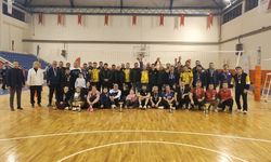 Şarkikaraağaç’ta 24 Kasım Öğretmenler Günü Voleybol Turnuvası Düzenlendi