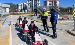 Toplum Destekli Polis Ekipleri Öğrenci Ve Esnafı Bilgilendirdi