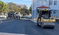 Fatih Mahallesi’ndeki okul bahçesine BSK asfalt çalışması tamamlandı