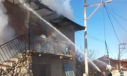 Burdur’da 2 katlı ev alev aldı!