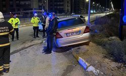 Araç Kaldırıma Çıktı; Yangın Tehlikesi Paniğe Neden Oldu