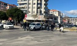 Isparta Sanayi Kavşağında İki Araç Çarpıştı