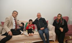 Başkan Başdeğirmen'den Tedavi Bekleyen İkizleri Ziyaret Etti