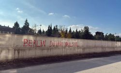 O duvardaki yazı Burdur’da gündem oldu