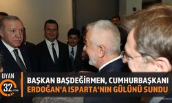 Başkan Başdeğirmen, Cumhurbaşkanı Erdoğan'a Isparta'nın Gülünü Sundu