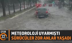 Isparta'da Sağanak Yağış Etkili Oldu: Gölcük Yolu Göle Döndü