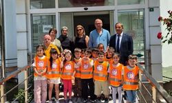 Sevgi köprüsü: Minik öğrenciler yaşlılarla buluştu