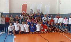 Burdurlu Badmintonculardan Hatay'da Çifte Başarı