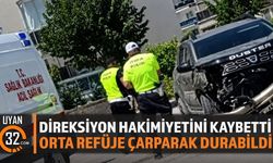Direksiyon Hakimiyetini Kaybeden Sürücü Refüje Çarptı
