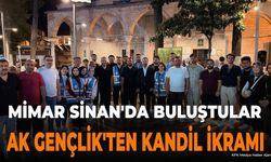 Isparta'da AK Parti Gençlik Kolları'ndan Kandil İkramı