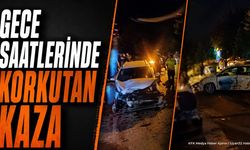 Isparta'da İki Otomobil Çarpıştı: Savrulan Araçlar Kaldırıma Çıktı