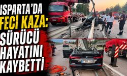Isparta'da Miryokefalon Kavşağı'nda Kaza: Araç Bariyerlere Çarptı