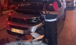 Eğirdir'de Otomobil Motoruna Saklanan Yavru Kedi Kurtarıldı