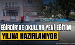 Eğirdir'de Okullar Açılmadan Önce Harekete Geçildi: Bahçeler Tazyikli Suyla Yıkandı!