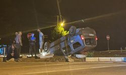 Isparta'da Otomobil Orta Refüje Girdi: Kavşakta Korkutan Kaza