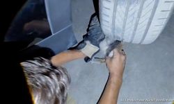 Otomobile Sıkışan Kedi Kurtarıldı