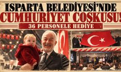 Isparta Belediyesi Cumhuriyet Yemeği'nde Personele 29 Ekim Hediyesi