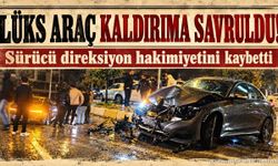 Isparta'da Yağmur Nedeniyle Kayganlaşan Yolda Lüks Araç Savruldu