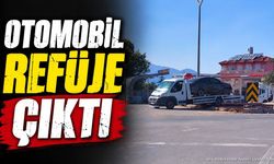 Kavşakta Kaza: Otomobil Refüje Çıktı