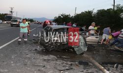 Ters Yönde Giden Ticari Araç Otomobille Çarpıştı: 2’si Ağır 5 Yaralı