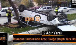 İstanbul Caddesi'nde Otomobil Ağaca Çarpıp Ters Döndü: 2 Yaralı