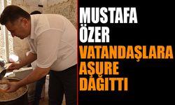 Eğirdir Belediye Başkanı Özer Vatandaşlara Aşure Dağıttı