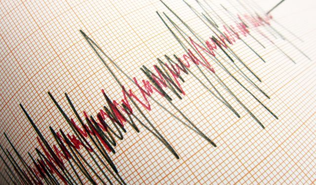 Afyonkarahisar'da Deprem Paniği