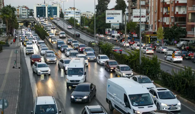 Antalya'da Trafik Kaosu Büyüyor