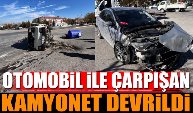 Isparta'da otomobil ile kamyonet devrildi