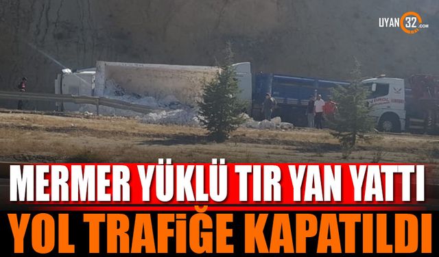 Isparta'da mermer yüklü tır yan yattı