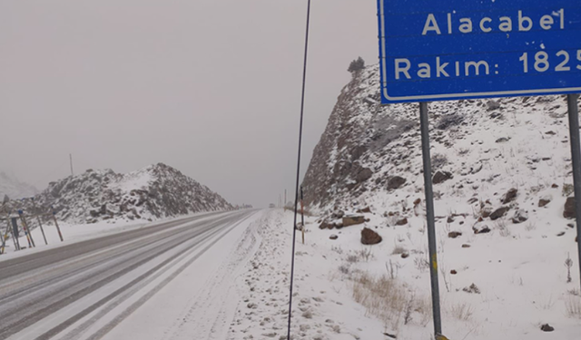 Alacabel Mevkisine Mevsimin İlk Karı Yağdı